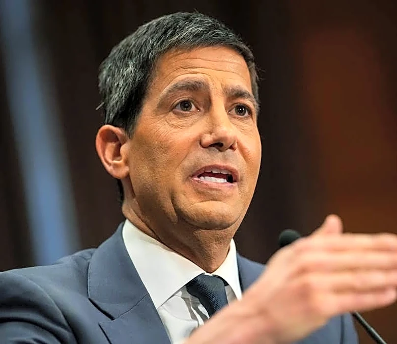 Inflation drives rate-cut debate at Warsh's first Fed meeting