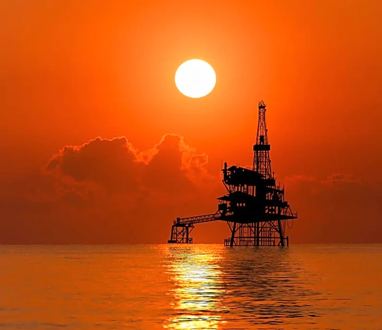 Oil's 4% spike revives Wall Street's rate-hike fear
