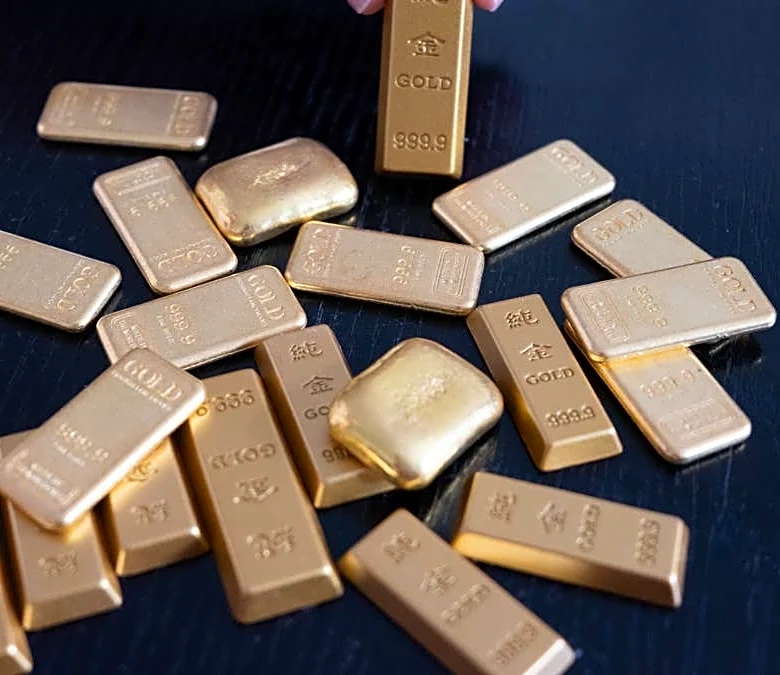 Gold loses its luster as rate-hike fears take over