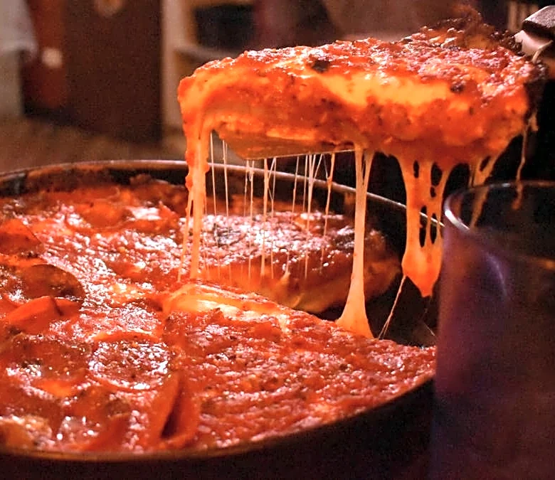 Award-winning Chicago-style pizza chain shocks fans with closings