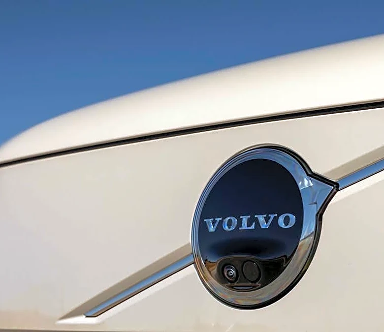 Volvo loses key executive before major product push
