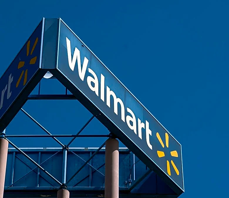 Walmart is selling a 12-piece glass food storage container set for just $17