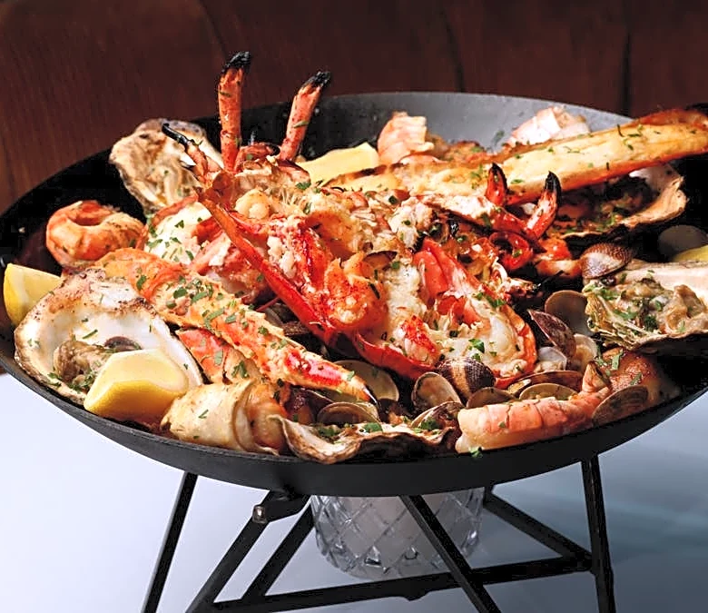 Iconic seafood chain files lawsuit after bankruptcy
