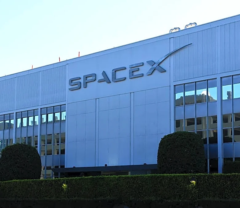 SpaceX stock defies latest Wall Street forecasts