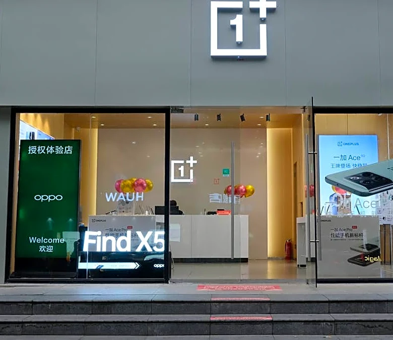Struggling Android phone maker prepares to pull out of US