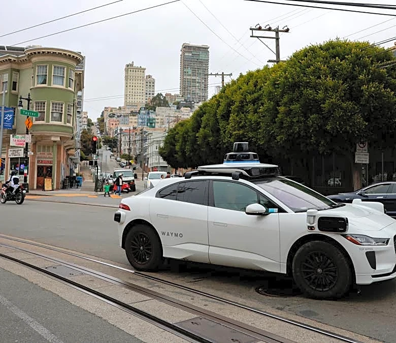 Waymo wears out its welcome in major U.S. city as mayor responds