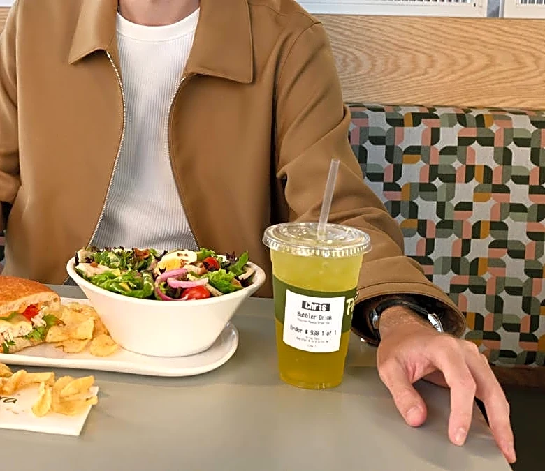 After Panera Bread closures, rivals make major moves