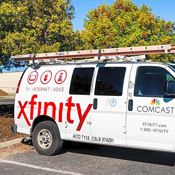 Comcast hopes generous offers will slow internet customer losses