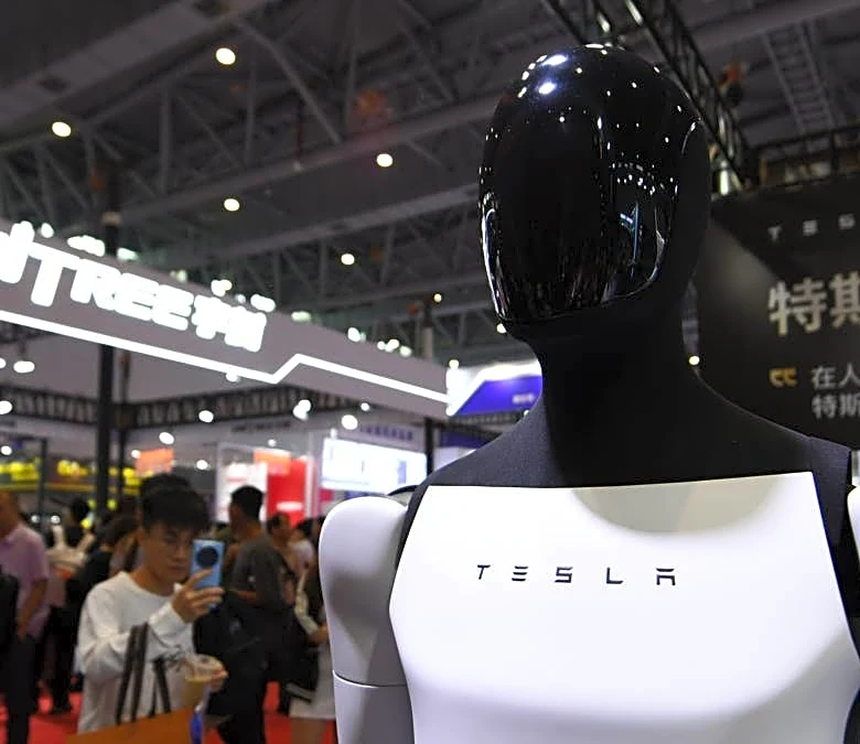 Trump FCC gives Tesla a leg up in critical technology race