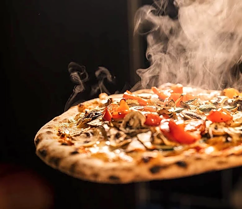 Make-your-own pizza chain keeps shrinking after bankruptcy scare