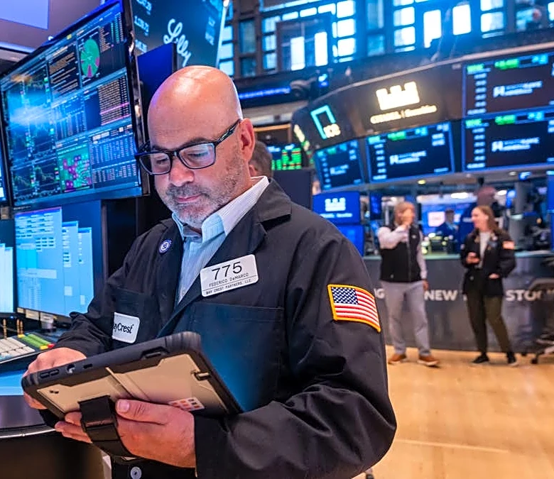 Want income without leaving the market? Here’s the strategy