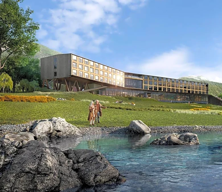New luxury hotel hopes to become gateway to Antarctica