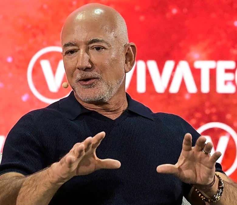 Jeff Bezos breaks his own Amazon record