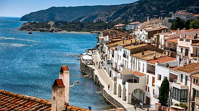 Travel company shuts down and strands hundreds in suspected scam