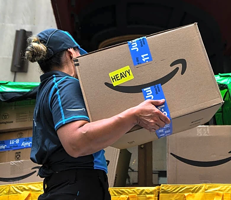 Amazon has a 2-in-1 laptop and tablet for only $60 that comes with a 5-piece accessories bundle