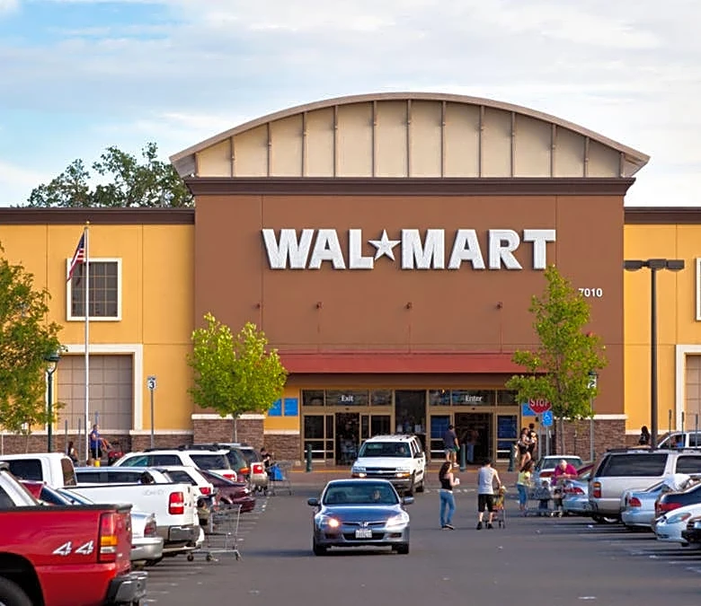 Walmart’s bestselling crewneck sweatshirt that comes in 17 colors is now only $17