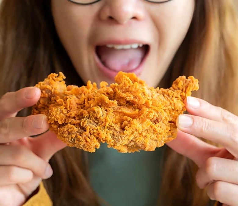 Fast-growing chicken chain closes 207 restaurants, cuts expansion