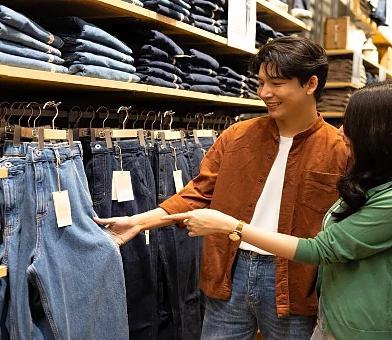 Innovative men's and women's jeans brand files Chapter 11