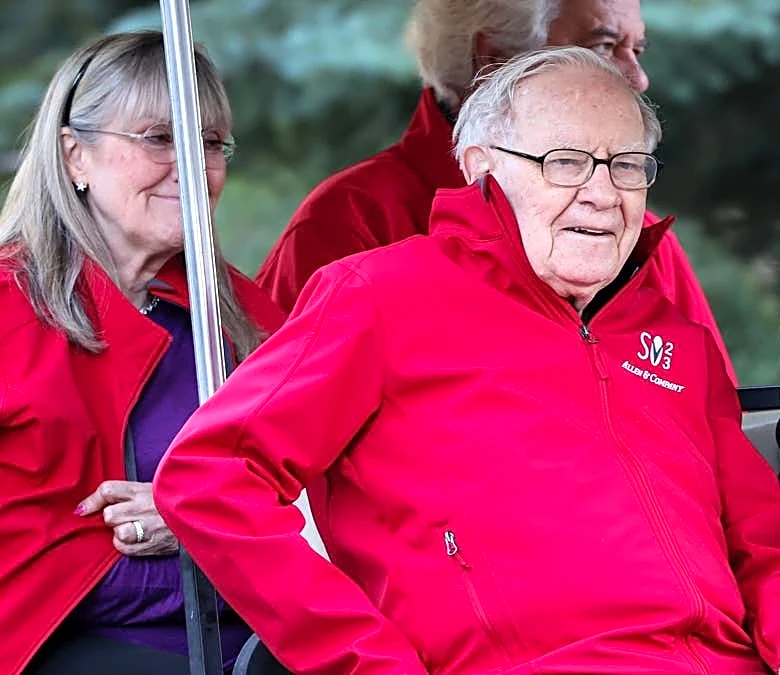 Dividend Aristocrat pays Warren Buffett's Berkshire $601M annually