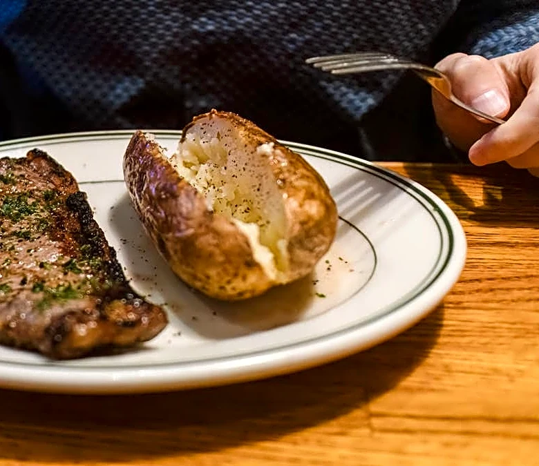 Popular restaurant company continues closing locations