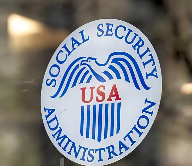 Retirees can supplement their Social Security with two top dividend stocks