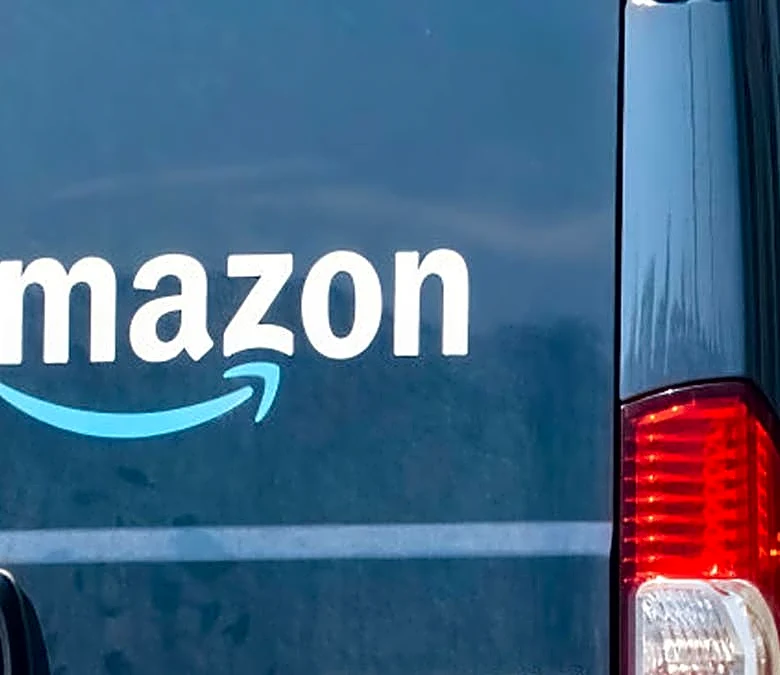 Amazon is selling a 3-piece comforter set for $30 that's perfect for all seasons