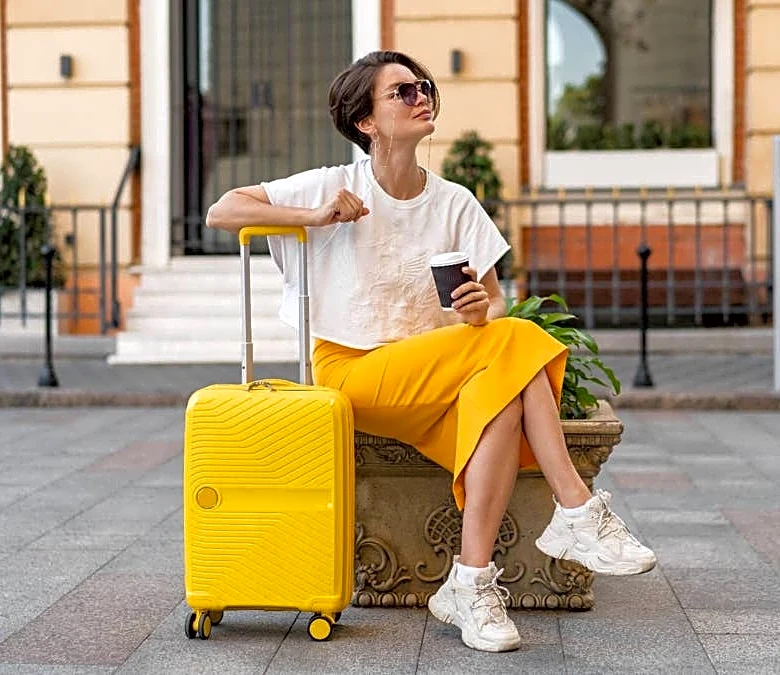 What are some late summer and early fall 2026 travel fashion trends