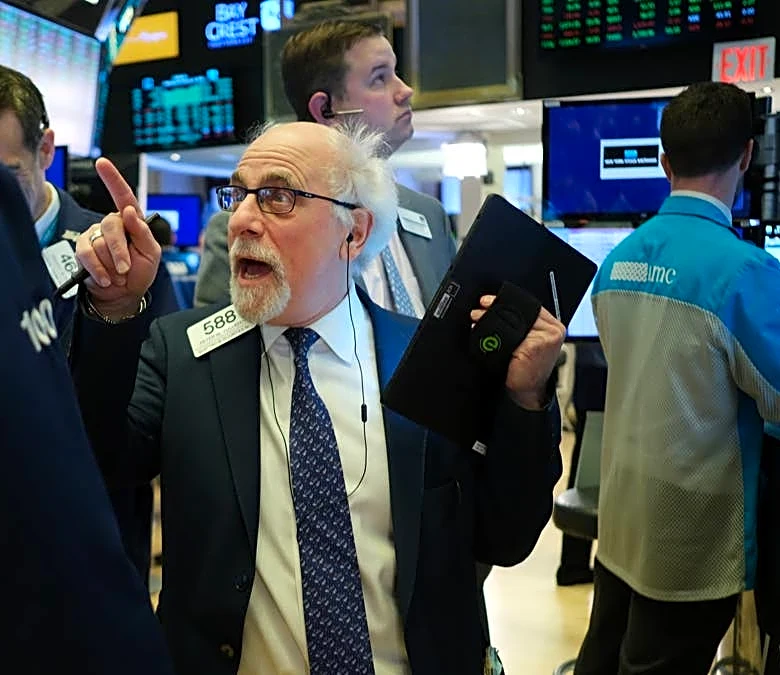 43-year veteran Wall Street analyst sounds alarm on stocks after rare signal flashes