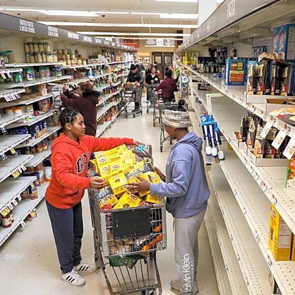 Grocery chain closes its only store in town, leaving locals behind