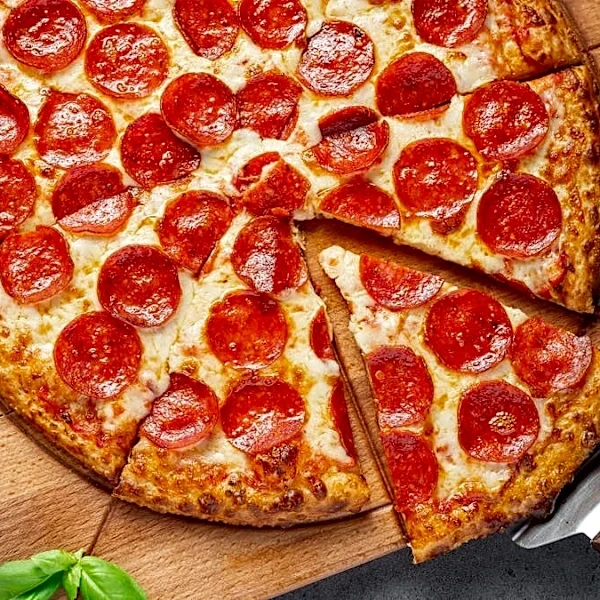 Giant pizza dining chain's franchisee abruptly closes locations
