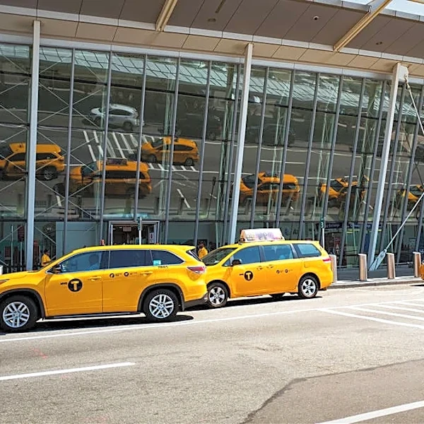 The airport with the least satisfied customers is hardly a surprise