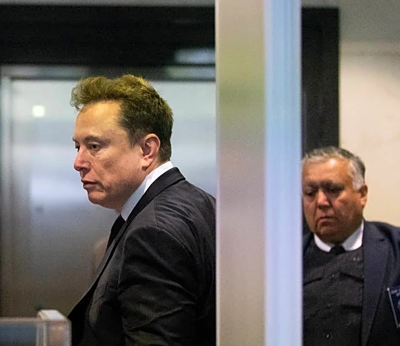 Billionaire investor spots hidden risk in SpaceX