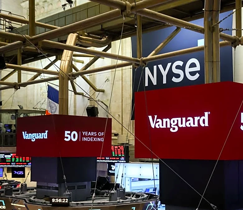 Vanguard highlights a consistent $100 investment strategy