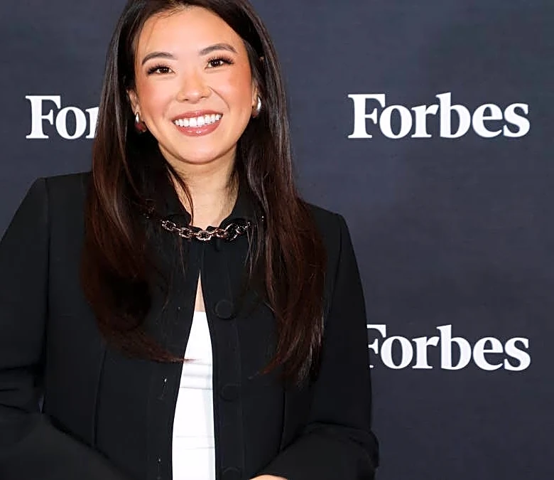 Vivian Tu's IPO warning lands as SpaceX buyers split by $1,851