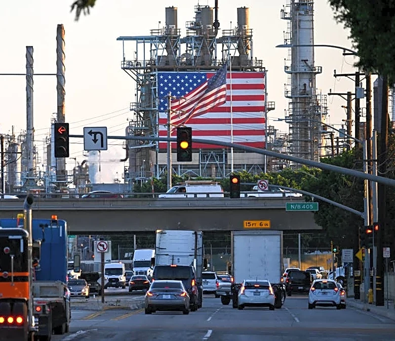 Louis Navellier finds two stocks benefiting from tight global supply
