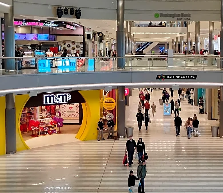 Popular mall retailer quietly closes 16 stores, then bets on Drake