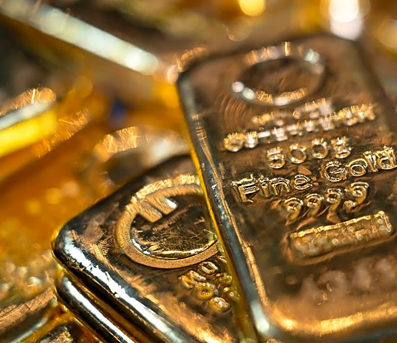Wells Fargo resets gold price target amid rate concern