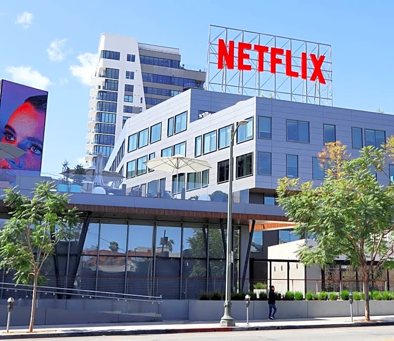 Wall Street bank backs Netflix despite U.S. drift to YouTube