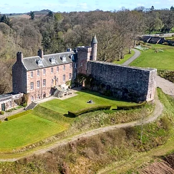 "The Traitors" has luxury travelers flocking to castles all over the UK