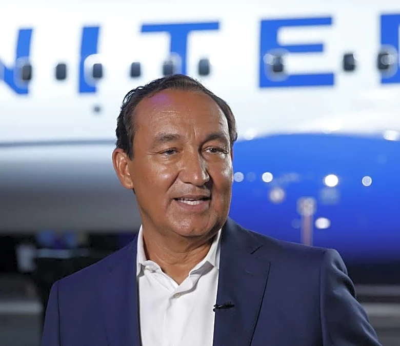 Former United Airlines CEO warns airlines of costly growing passenger problem