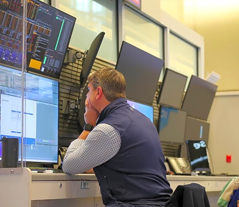 Schwab, Vanguard growth ETFs flag a costly investor trap