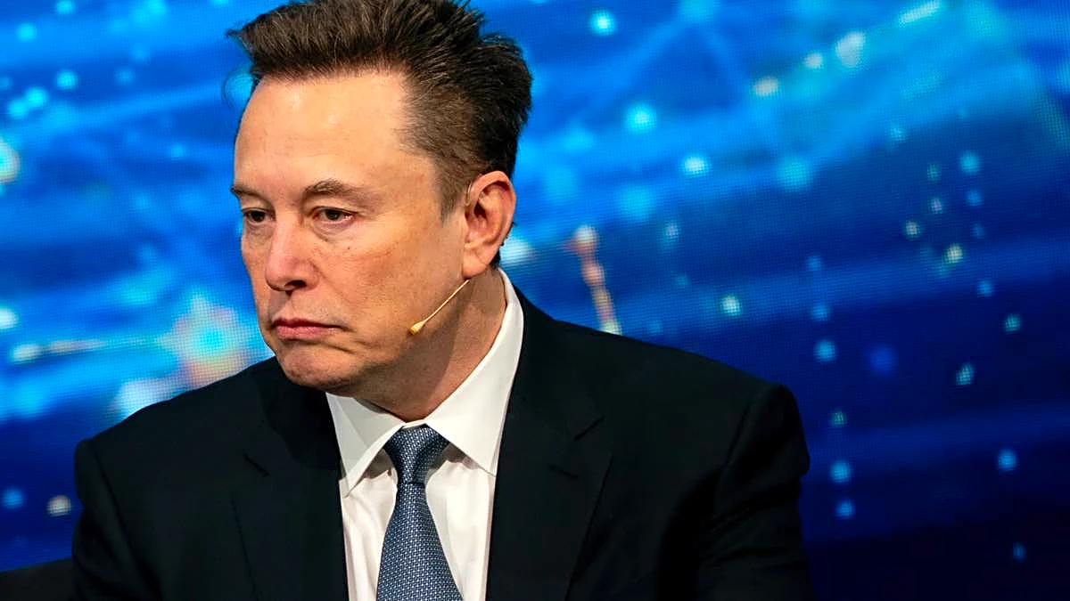 Elon Musk's SpaceX could change how Americans buy iPhones