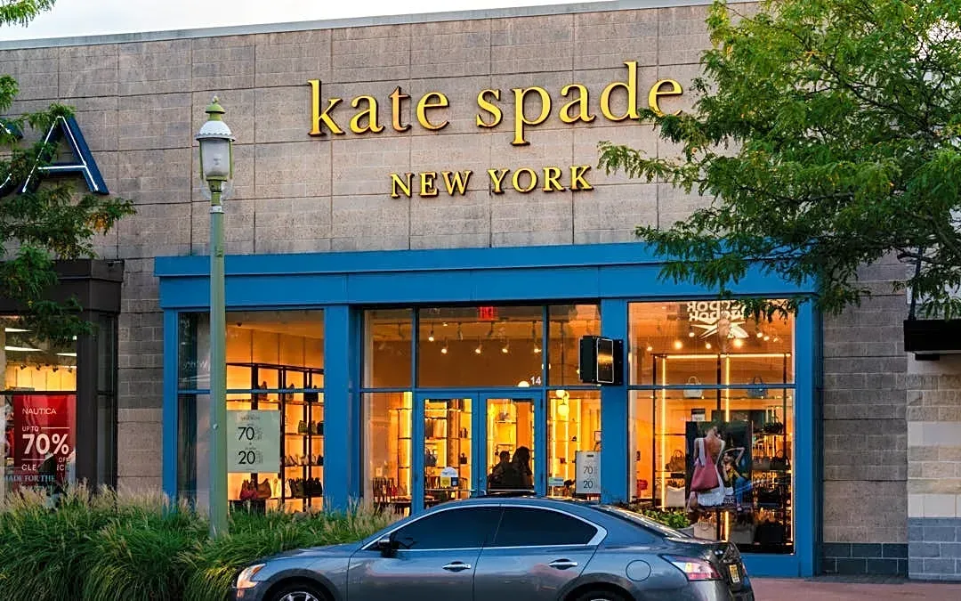 Kate Spade Outlet’s 'roomy' $379 leather bucket bag is 74% off in 6 colors