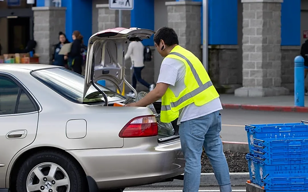 Walmart takes aim at Costco with a new shopping perk
