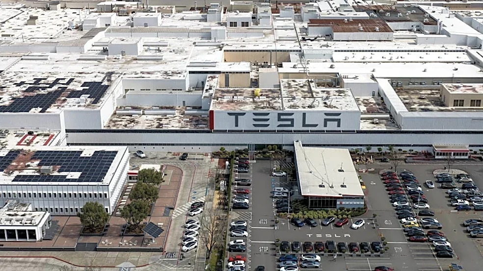 Elon Musk doubles down on the Roadster with SpaceX thrusters