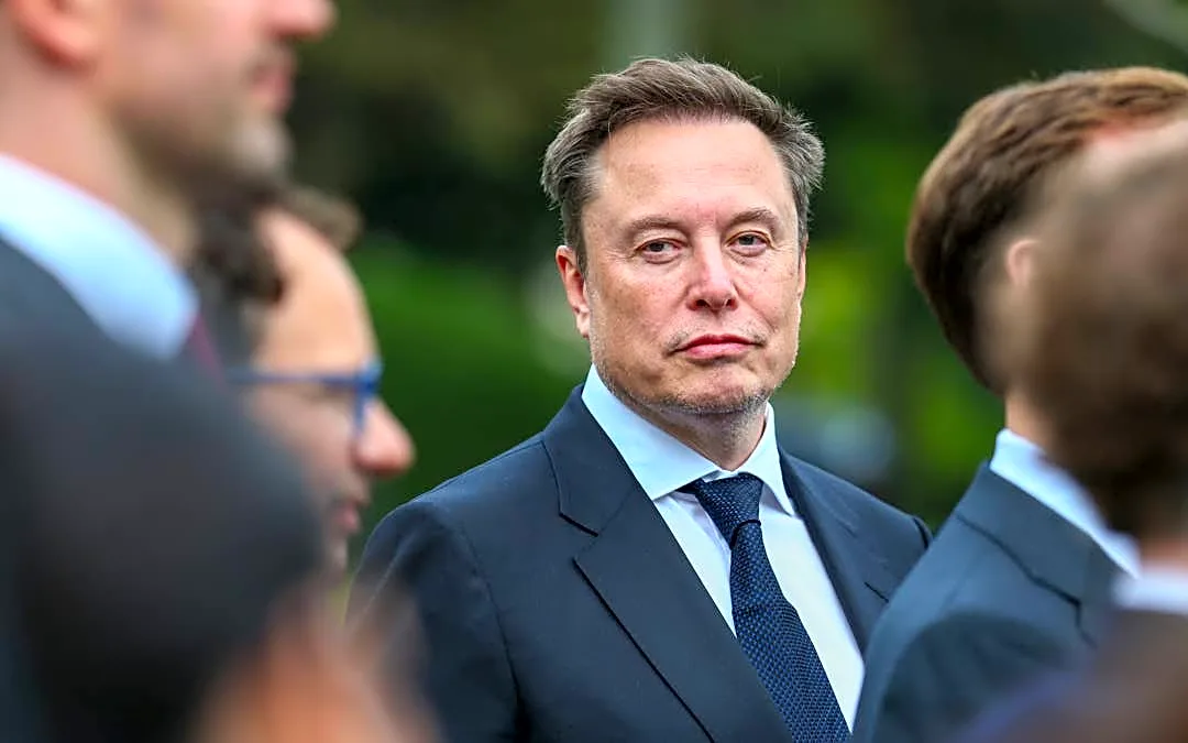 Elon Musk makes an odd new promise about the Tesla Roadster