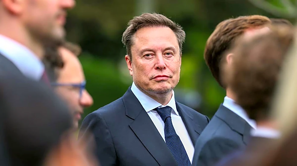 Elon Musk makes an odd new promise about the Tesla Roadster