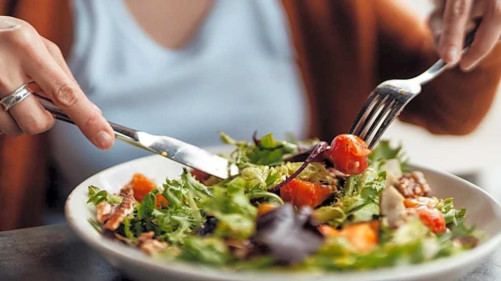 Bankrupt drive-thru chain Salad and Go makes comeback