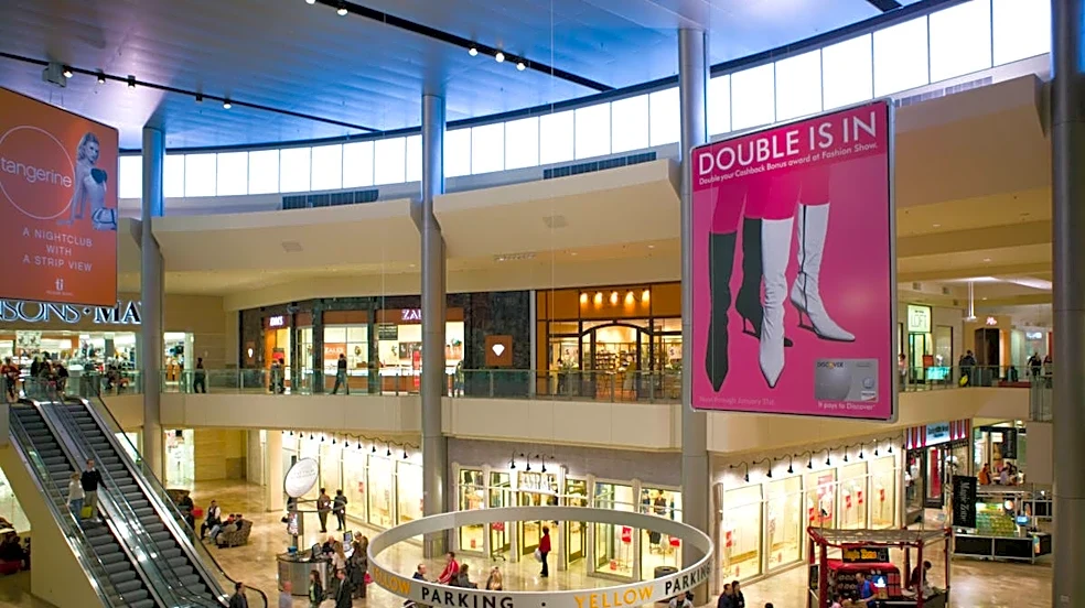 The last mall music chain keeps shrinking