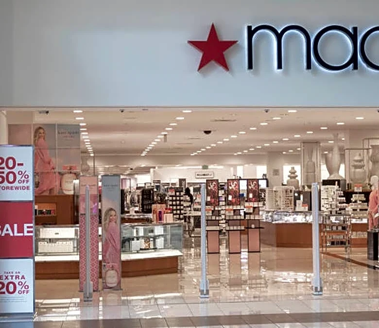 Lenox’s $620 12-piece holiday set is 55% off at Macy's